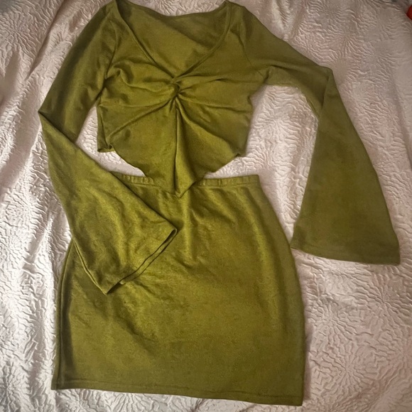 Woman’s 2-Piece SHEIN Soft Fabric Cute Outfit - Picture 2 of 2